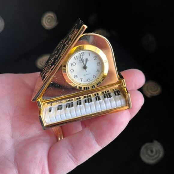 Miniature Piano Clock by Breeze Collection, Gift Idea - Picture 13 of 15